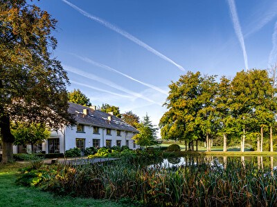 Aangezicht landgoed hotel Altenbroek met vijver